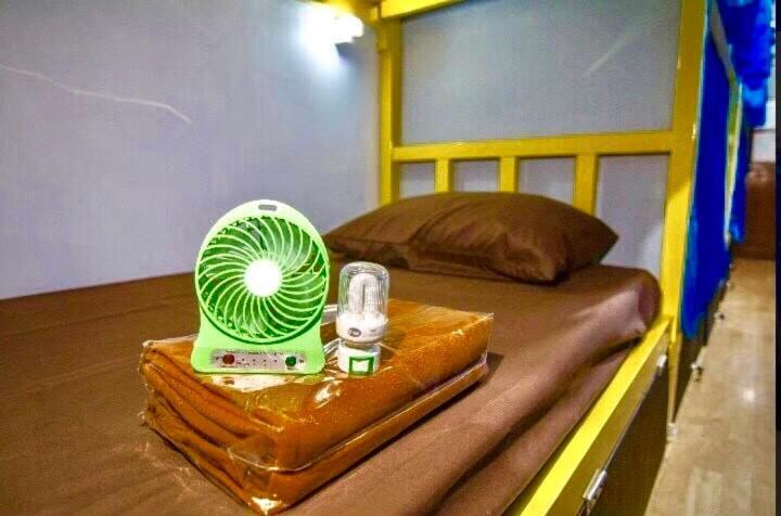 Vr Hostel สะพานควาย Бангкок Экстерьер фото