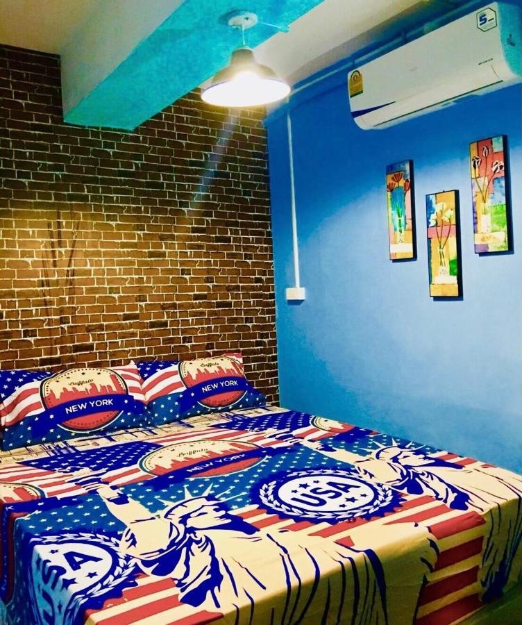 Vr Hostel สะพานควาย Бангкок Экстерьер фото
