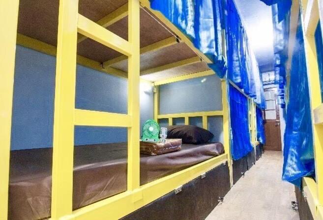 Vr Hostel สะพานควาย Бангкок Экстерьер фото